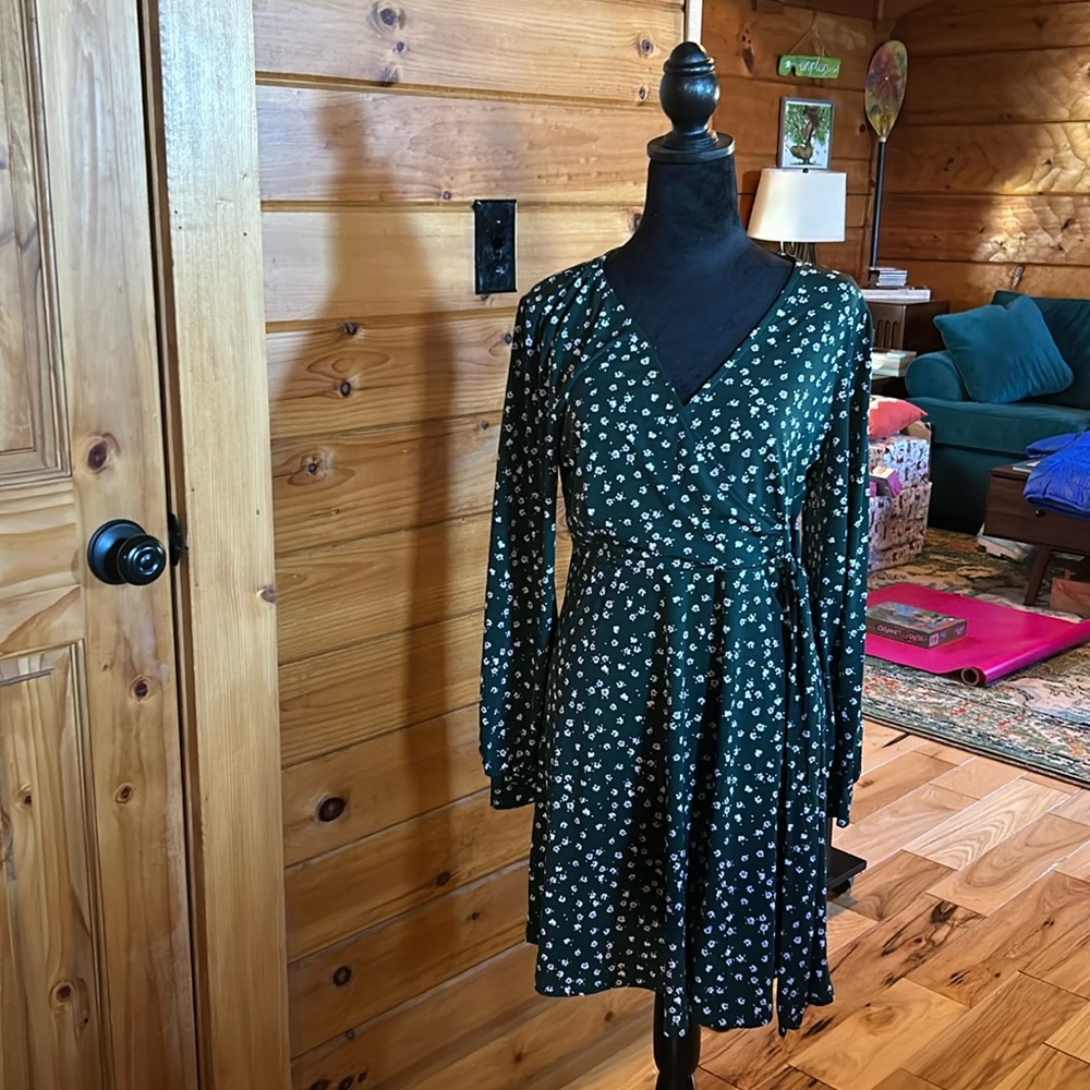 Long sleeve fall Green dress, faux wrap around at waist, 33” long. Large petite